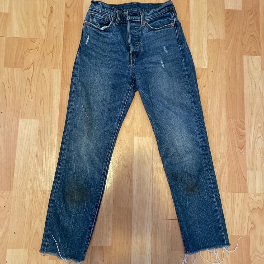 dark blue levi’s